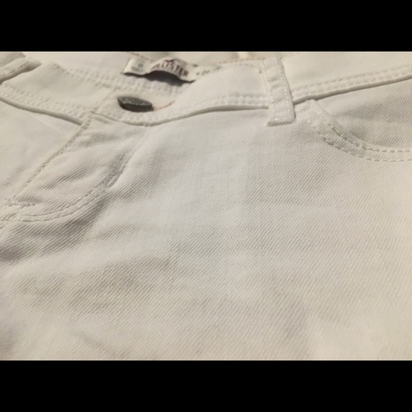 Hollister White Shorts | Size 0 - Picture 4 of 4